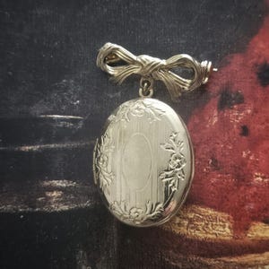 Locket Brooch-Victorian Style