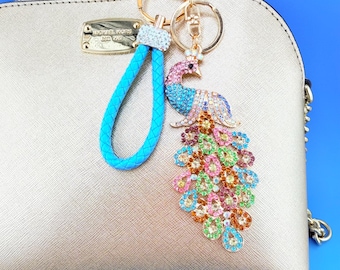 Llavero grande con dije de pavo real, colorido o rosa + llavero trenzado de su elección, con brillo brillante