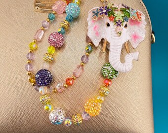 Cadena para bolso o teléfono con dije de elefante blanco brillante: llavero con cuentas de cristal y diamantes de imitación, joyería hecha a mano