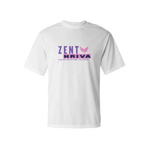 Puede incluir: Una camiseta blanca de manga corta con un gráfico en el pecho. El gráfico muestra el texto ZENT en morado, HRIVA en azul oscuro sobre un rectángulo rosa, y la frase ONE DAY OR DAY ONE. YOU DECIDE en letras moradas pequeñas.