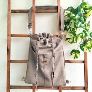 Mochila artesanal con cordón ajustable – Bolso minimalista y ecológico hecho con materiales reciclados