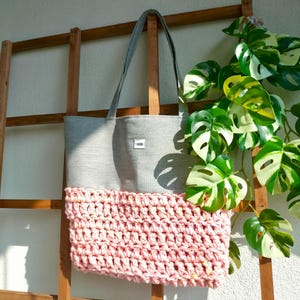 Borsa da spiaggia midi rosa grigia estiva, fatta a mano, media, all'uncinetto, regalo, borsa a mano, custodia, accessori per donne, sorelle, amiche, madri e ragazze, vacanze.