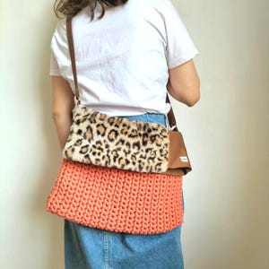 Große tasche gehäkelte tasche für geschenk totebag handtasche tasche frauen schwester freundin mutter mädchen jugendliche wild mustern accessoires tasche gehäkelt
