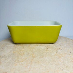 Vintage Pyrex Refrigerator Ovenware Dish Butter Verde Avocado Green 0502 1.5 PT.
