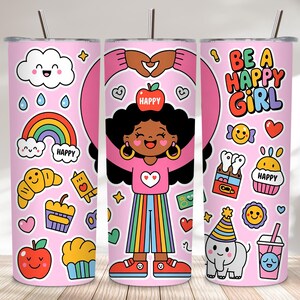 Pode incluir: Caneca isolada rosa com uma ilustração de desenho animado de uma menina, um coração e a frase "Be a Happy Girl". A caneca é decorada com vários adesivos coloridos, incluindo um arco-íris, uma nuvem e uma maçã.