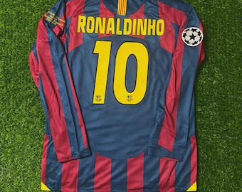 Camiseta Ronaldinho del Barcelona (2006, manga larga, local), firmada y coleccionable