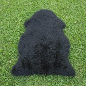 Alfombra de piel de oveja negra de 60 x 90 cm, manta de auténtica piel de oveja de Nueva Zelanda, alfombra de piel de cordero auténtica, funda de silla suave y mullida de estilo nórdico Hygge para decoración del hogar.