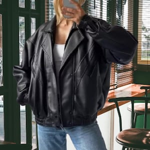 Blouson aviateur noir surdimensionné en cuir vintage des années 90 pour femme