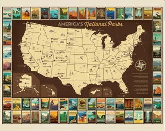 Puede incluir: Un mapa de estilo vintage de los Estados Unidos con ilustraciones de los Parques Nacionales de América. El mapa es en tonos marrones y beige, con una rosa de los vientos e ilustraciones pequeñas alrededor del borde. Se muestra el texto "America's National Parks".