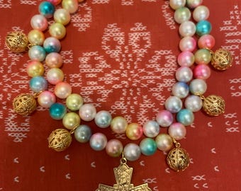 Collar de rosario grueso con crucifijo arcoíris