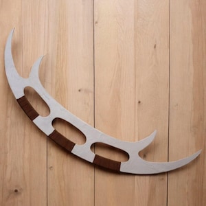 Star Trek Bat&#39;leth Klingon Sword Replica – Epic Collectible Gift for Him, Perfect for Display, Cosplay, Birthdays & Trekkie Fans!