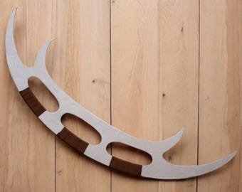 Handcrafted Bat'leth Klingon Sword Replica – Sci-Fi Cosplay Collectible