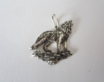 Howling Wolf Pendant Charm