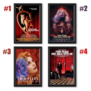 Può includere: Quattro poster cinematografici incorniciati di "Twin Peaks: Fire Walk With Me". Ogni poster presenta immagini diverse, inclusi ritratti di personaggi e il titolo del film. I poster sono in cornici nere.