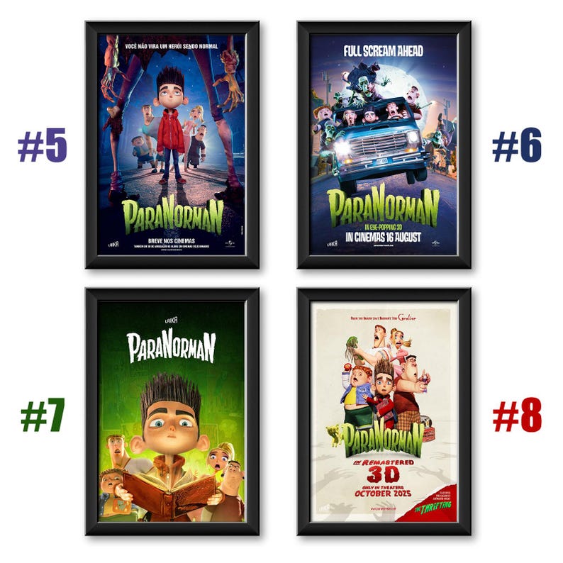 Może przedstawiać: Cztery oprawione plakaty filmowe do filmu animowanego "ParaNorman". Plakaty charakteryzują się żywymi kolorami i ilustracjami postaci. Plakaty zawierają tytuł filmu i informacje o premierze. Plakaty są w czarnych ramkach.