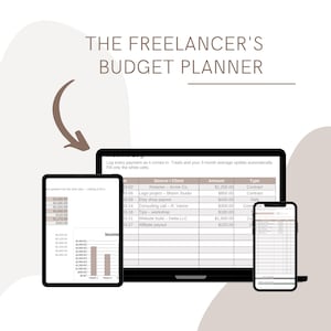 Op de afbeelding: Een digitale budgetplanner weergegeven op een laptop, tablet en smartphone. De interface bevat tabellen voor het bijhouden van inkomstenbronnen, klantbetalingen en bedragen. De tekst THE FREELANDER'S BUDGET PLANNER staat bovenaan.