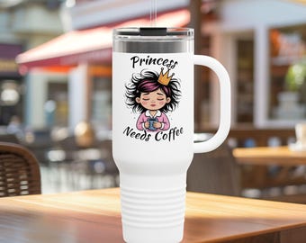 Taza de viaje "Princess Needs Coffee" - Divertida taza para amantes del café - Regalo para amantes del café - Linda taza de princesa - Taza "Mom Life" - Vaso térmico con asa - Regalo para ella