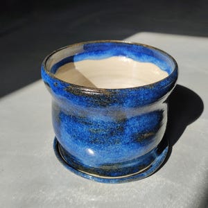 Jardinière en céramique faite main |  Pot bleu cobalt, 14 cm x 11 cm.