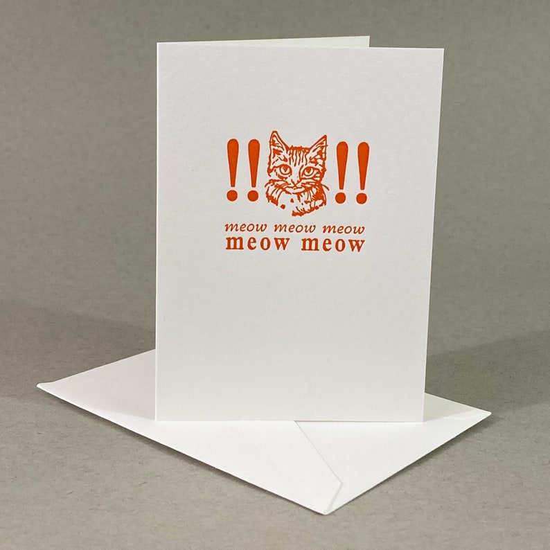 Puede incluir: Una tarjeta blanca con una ilustraci&oacute;n de un gato naranja y el texto "!!! miau miau miau miau miau !!!"