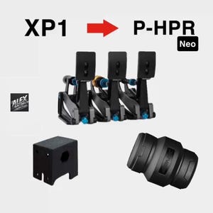 Può includere: Immagine di pedali da corsa con il testo "XP1" e "P-HPR Neo". I pedali sono neri con dettagli blu. Sono mostrati anche un componente quadrato nero e un componente cilindrico nero.