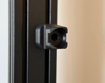 Fanatec QR2 type steering wheel mount. Mounting on a profile frame or wall.