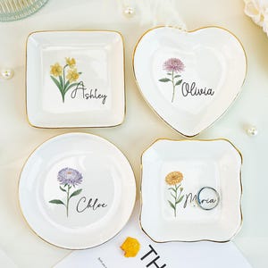 Personalized Birth Flower Ring Dish, Wedding Trinket Dish for Bridesmaid, Perfect Birthday Jewelry Dish for Friend, Christmas Gift for Mom