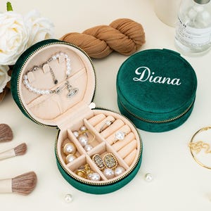 Personalisierte Schmuckschatulle, Samt rund quadratisch Trave Schmuckschatulle, Brautjungfer Geschenk mit Namen, Hochzeitsgeschenk, Geburtstagsgeschenk, Muttertagsgeschenk