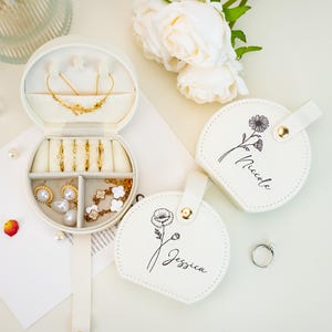 Portagioie da viaggio personalizzato, portagioie per orecchini e collane, portagioie in pelle con fiori di nascita, regalo per damigella d'onore, regalo per la festa della mamma