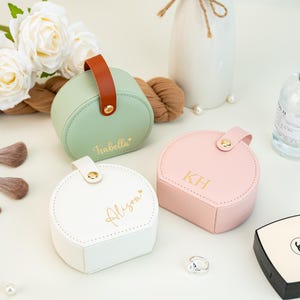 Schmuckschatulle mit Gravur in Gold, Schmuckhalter für Brautjungfer, ursprüngliche Schmuckschatulle, Hochzeitsbevorzugungen, Geburtstagsgeschenk für Mutter Bestie Schwester Mädchen