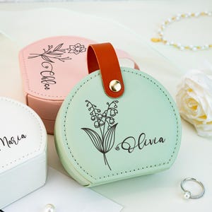 Portagioie personalizzato con fiori di nascita, portagioie in pelle semiovale, bomboniere per damigelle d'onore, portagioie da viaggio per regalo di compleanno per bambina