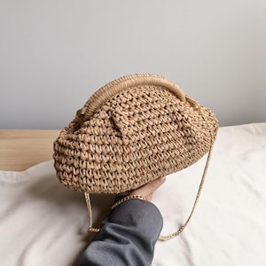 Pochette bohème en paille faite main avec chaîne en or – Sac à main tissé d'été pour femme | à bandoulière de plage en rotin | Sac à bandoulière en raphia naturel