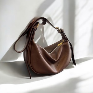 Sac à bandoulière vintage en forme de croissant pour femme - Sac à main demi-lune en cuir PU souple, bandoulière de style designer minimaliste avec bandoulière réglable