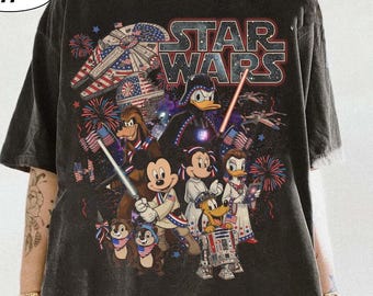 Camiseta Comfort Colors® de Star Wars para el 4 de julio, camiseta retro de Mickey y sus amigos Jedi, camiseta de Disney para el 4 de julio, camiseta para el viaje a Disney World 2026