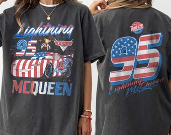 Camiseta Comfort Colors® de doble cara con Rayo McQueen para el 4 de julio, camiseta con la bandera de Estados Unidos de Disney Pixar Cars, camiseta para el viaje a Disneyland WDW el 4 de julio