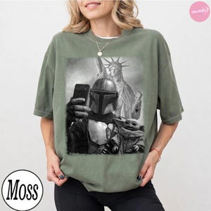 Retro Disney Star Wars Mandaloria Grogu Selfie Boxy Tee Comfort Colors Shirt, Disneyland Family Vacation Outfit, Star Wars Fan Gift Shirt image 3