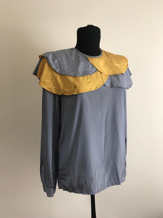 1970s Vintage Silk Blouse with Unique Collar / Wom