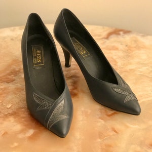 1980s Vintage Navy Blue Leather Heels / Vintage Shoes / High Heels / Size EU 37