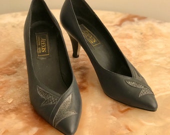 Scarpe con tacco vintage anni '80 in pelle blu navy, punta affusolata, taglia EU 37