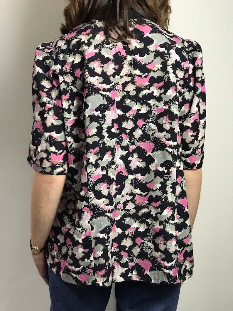 1970s Vintage Short Sleeve Abstract Print Pussy Bow Blouse Women/'s Shirt Women/'s Vintage Blouse Silk and Polyester Mix Blouse