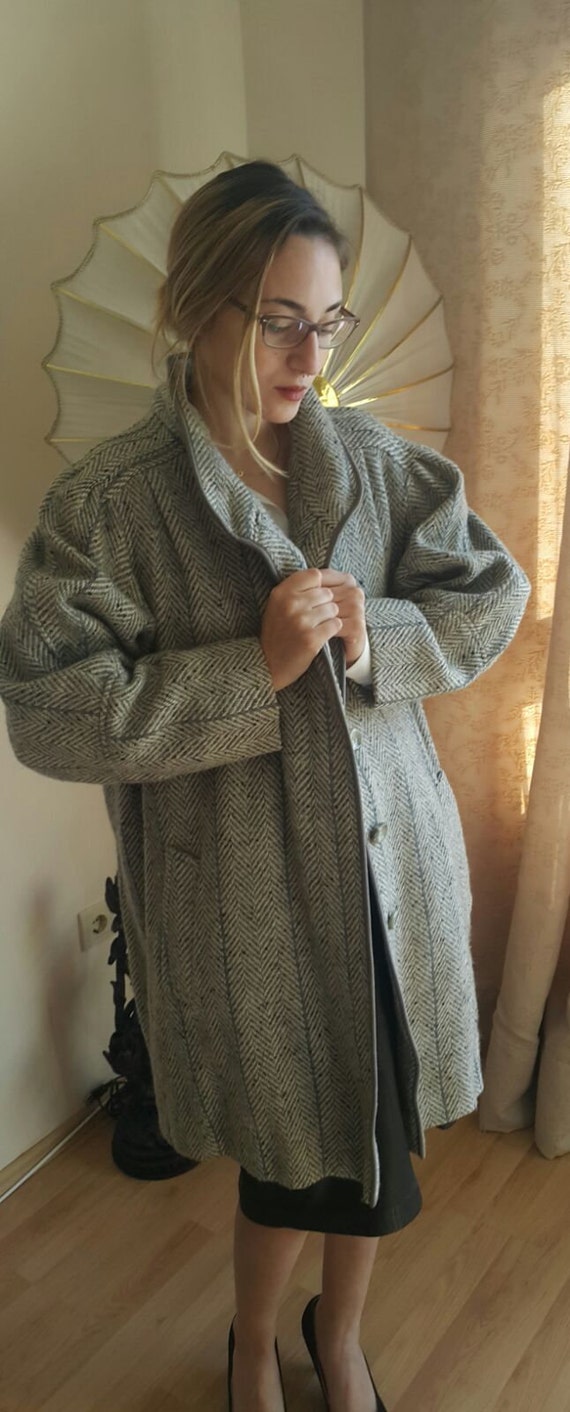 Buy Vintage 80s Oversized Wool Herringbone Coat – Gray Shoulder