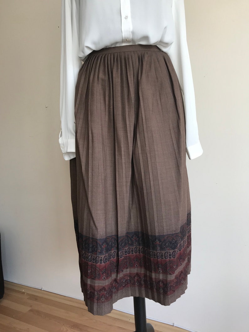 80s vintage midi pleated light brown skirt with patterned hemline image 5