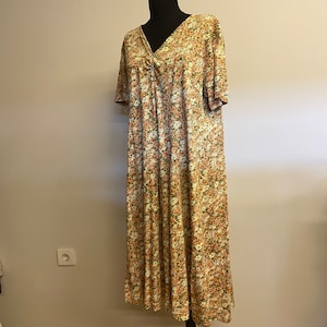 70s Vintage Midi Cotton Prairie Dress / Vintage Dress / Short Sleeve Below the Knee Dress with button details / Floral Dress