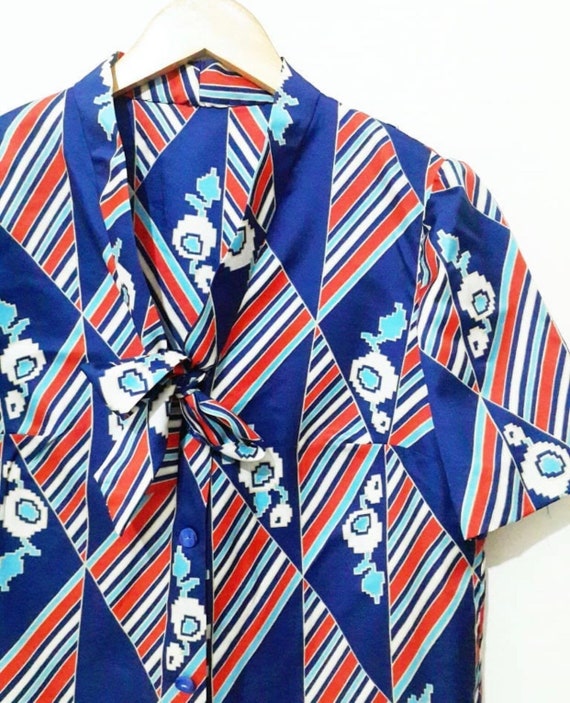Vintage Shirt / Short Sleeve Shirt / Blue and Red… - image 5