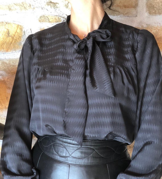 Vintage 70s Pussy Bow Black Shirt / Long Sleeve Sh