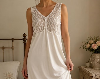 Vintage Bridal Nightgown White Lace Slip Dress, Cottagecore Lingerie, Romantic Sleepwear, Feminine Vintage Nightdress