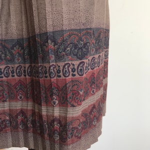 80s vintage midi pleated light brown skirt with patterned hemline image 4