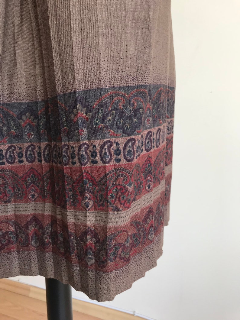 80s vintage midi pleated light brown skirt with patterned hemline image 4