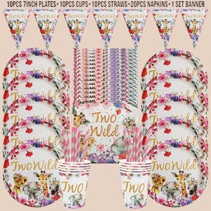 以下が含まれることがあります： 2歳の誕生日のお祝いにぴったりのピンクとゴールドのテーマのパーティー用品セット。セットには、プレート10枚、カップ10個、ストロー10本、ナプキン20枚、そして「Two Wild」と書かれたバナーが含まれています。