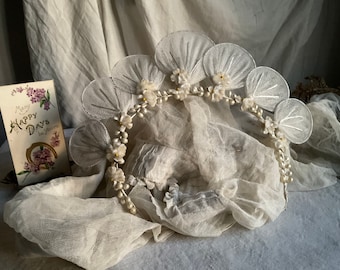 Vintage Hochzeit Tiara, Antike Wachsknospen, Braut Blumenkrone, Samtblüten & Tüll. Brautjungfern aus der Edwardianischen Epoche. Kostüme aus der Zeit. Boudoir-Chic