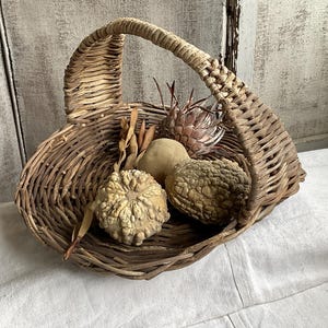 ヴィンテージフレンチバスケット、装飾的な収穫と花のセンターピース、素朴な農家の装飾、ブロカント